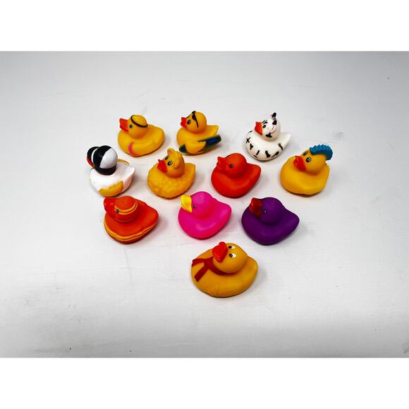 Lot of 11 2inch Jeep Rubber Ducks as Shown on Photo Pre-Owned - Picture 2 of 4